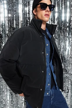 Trendyol Abrigo acolchado^Hombre Abrigos