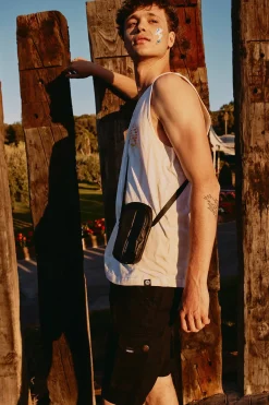 Inside Bermuda Larga^Hombre Bermudas