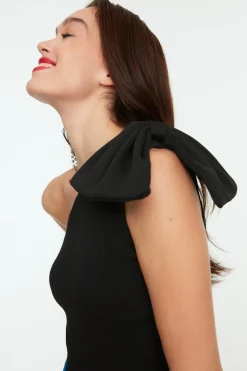 Trendyol Blusa con lazo y una sola manga^Mujer Camisas Y Blusas