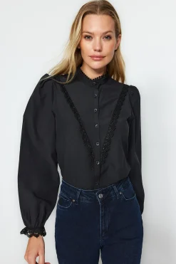Trendyol Camisa de algod&oacute;n con detalles de encaje^Mujer Camisas Y Blusas