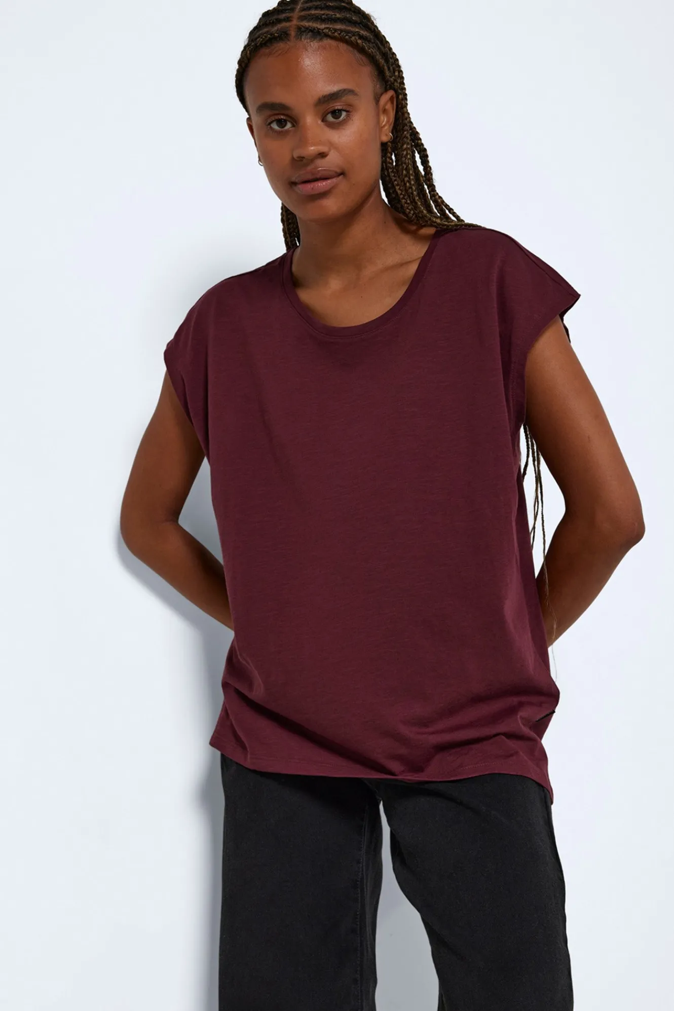 Noisy May Camiseta de manga corta con cuello redondo^Mujer Camisetas|Basic Bar