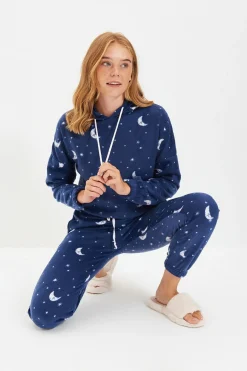 Trendyol Conjunto pijama polar capucha galaxia^Mujer Pijamas