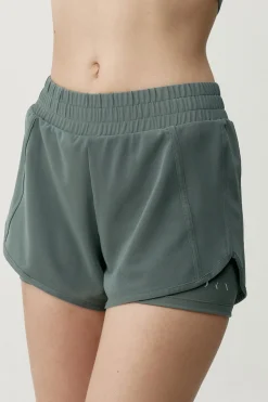 Born Living Yoga Pantal&oacute;n corto deportivo Padma 2.0 verde^Mujer Deporte