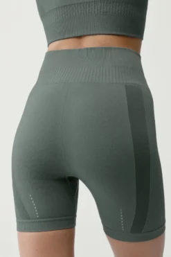 Born Living Yoga Pantalones cortos deportivos Eris verde^Mujer Deporte