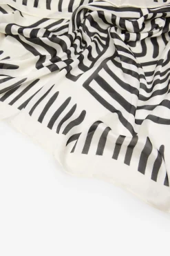 Cortefiel Pa&ntilde;uelo satinado geom&eacute;trico^Mujer Fulares