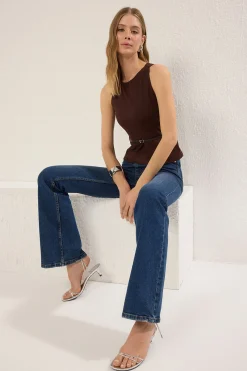 Trendyol Top sin mangas cintur&oacute;n^Mujer Camisetas