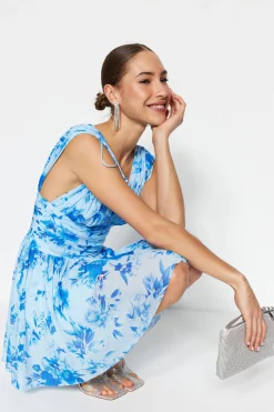 Trendyol Vestido corto escote en pico^Mujer Vestidos Y Monos